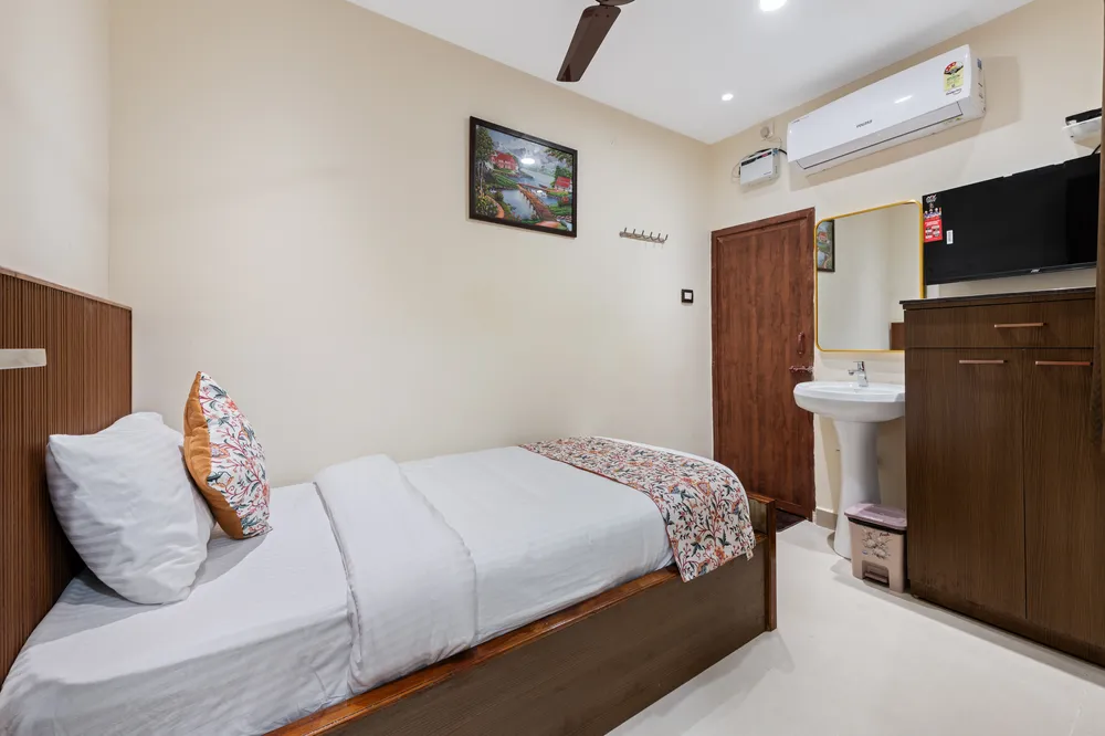 Clean Budget Room Setup — Veeras Inn