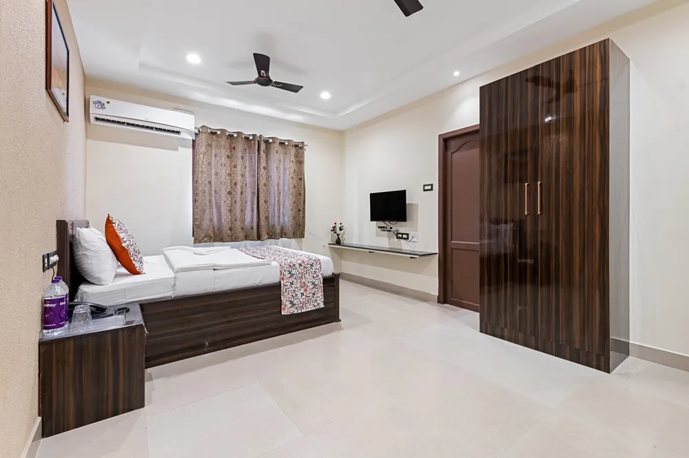 Deluxe Room — Veera Residency Thiruvallur